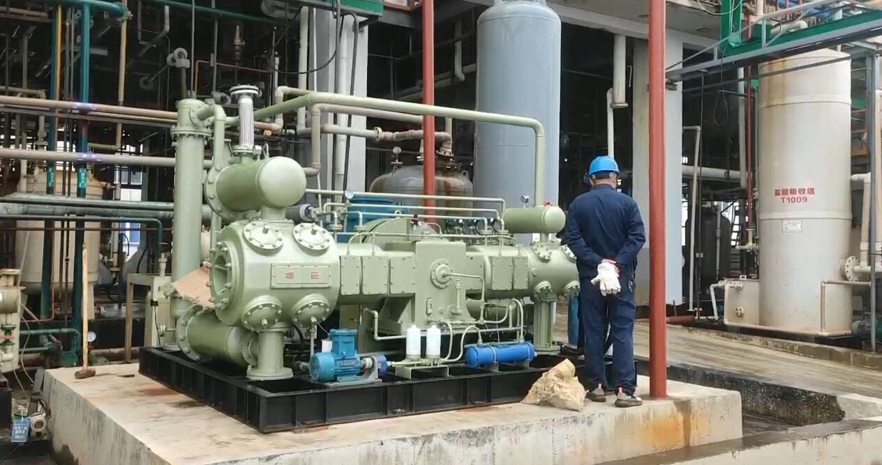 安徽德隆泰-氯化氫二氧化硫混合氣壓縮機(jī)運(yùn)行現(xiàn)場